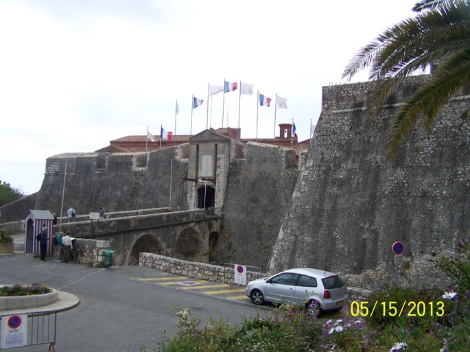 100_3099_med